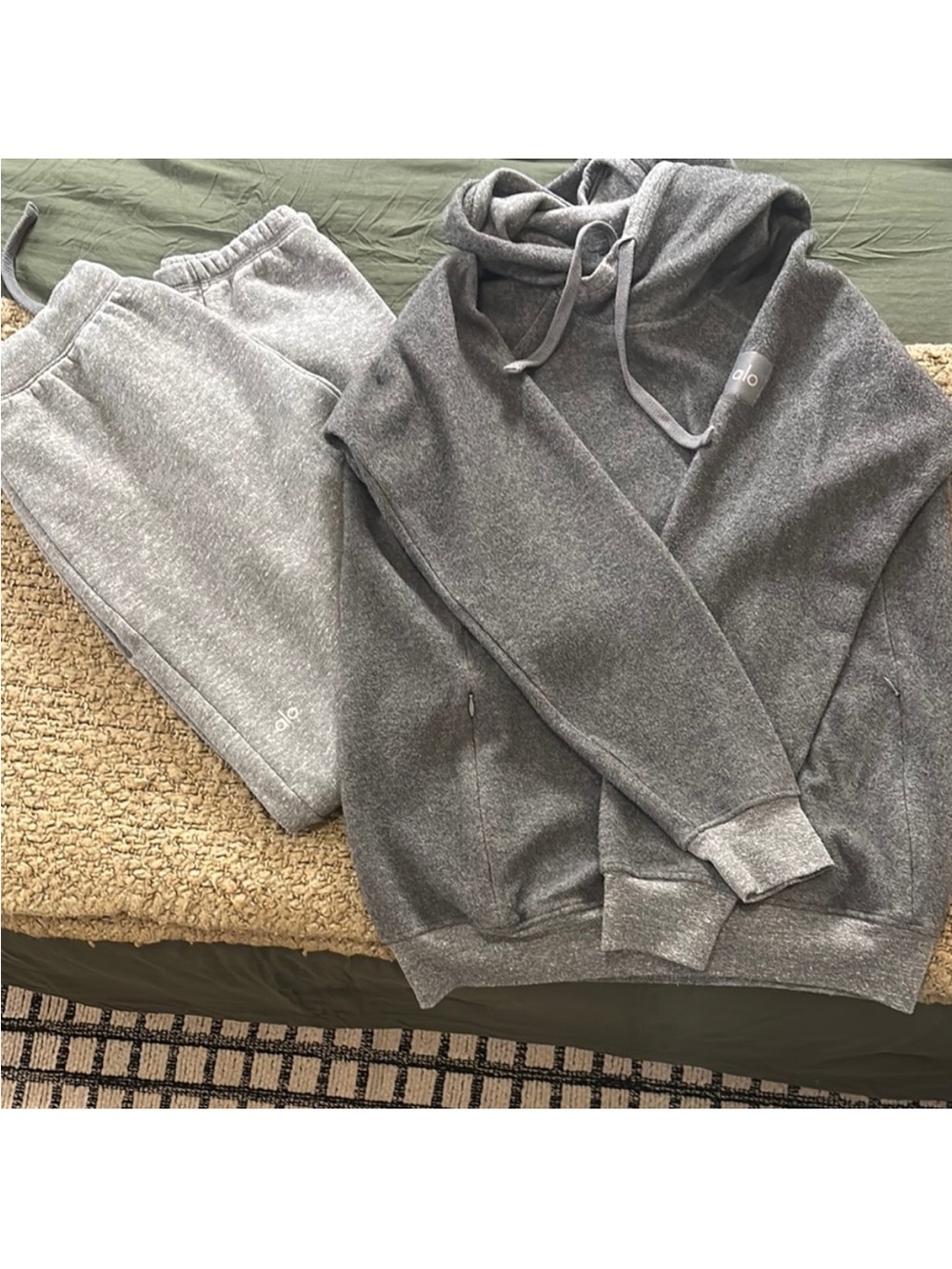 ALO Yoga Women's Heather Gray Hoodie Sweatshirt and Sweatpants